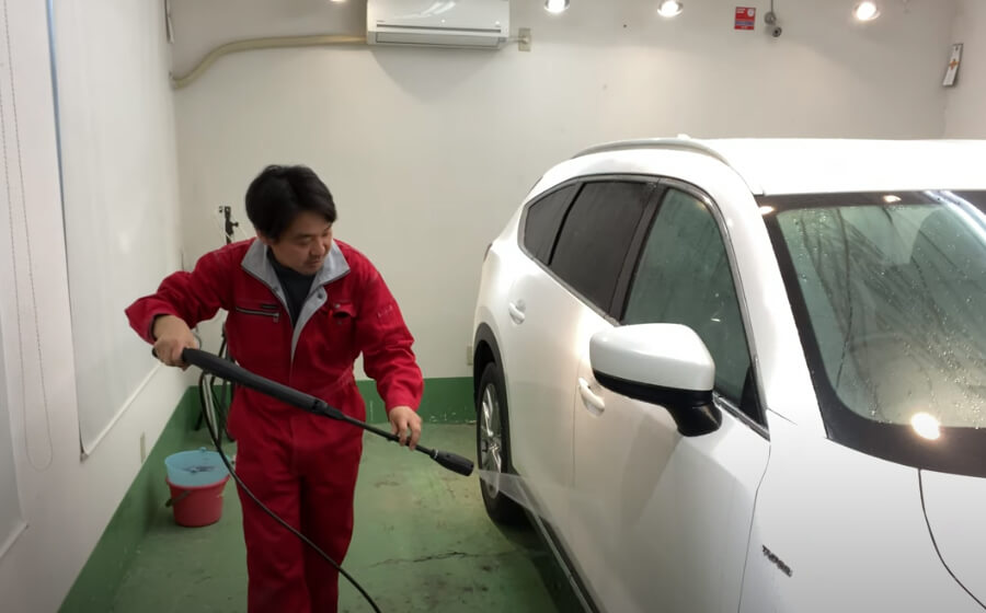 コーティング施工車に高圧洗浄は良いのか 専門店の解説 シャイニングカーズ